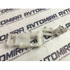 Кронштейн двери передних правых Hyundai i30 2007-2012 9042200400